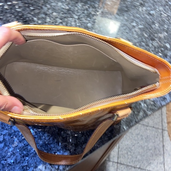 Louis Vuitton Houston Vernis LV monogram embossed beige patent leather tote bag - Picture 9 of 12